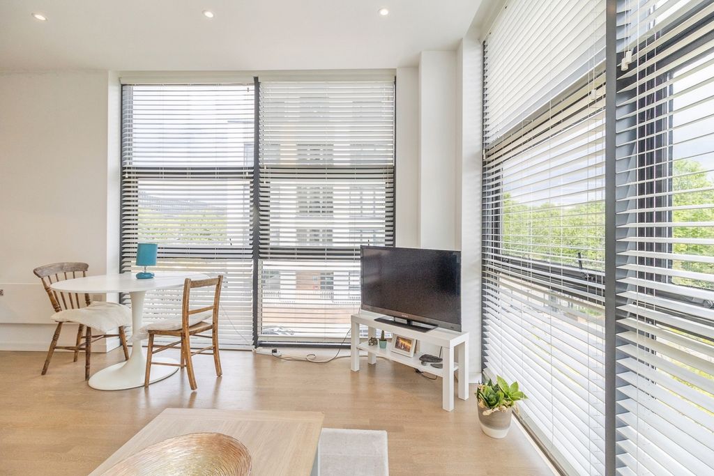 Property photo 3 of 10 Pbox-Img.Jpg