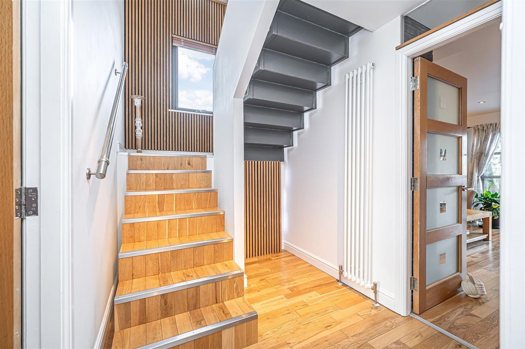 Property photo 3 of 33 Untitled (4 Of 1).Jpg