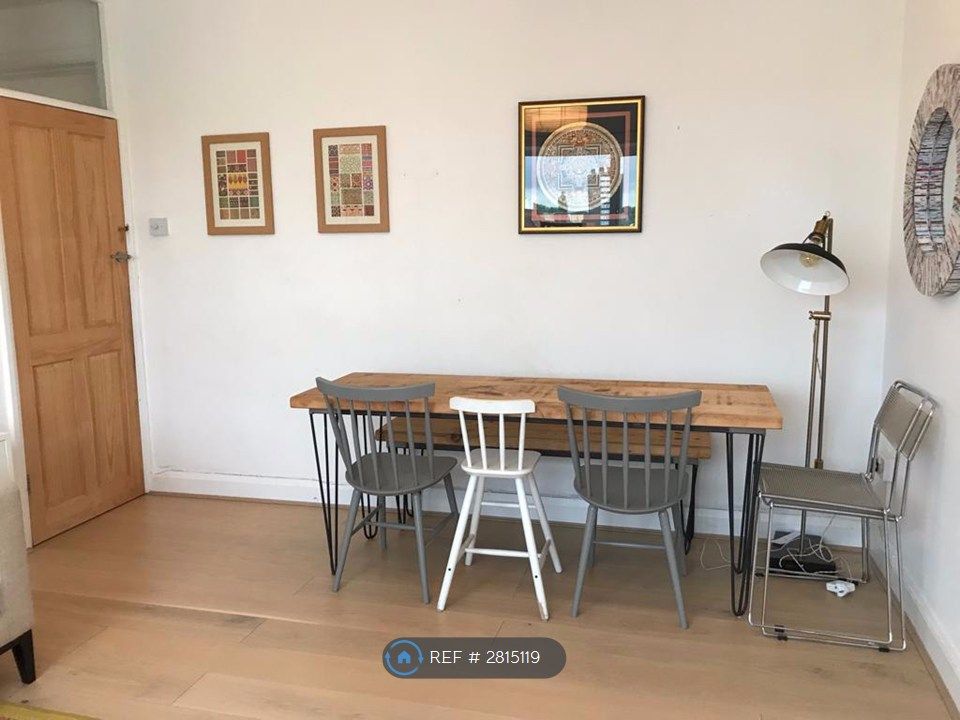 Property photo 2 of 11 Living Room