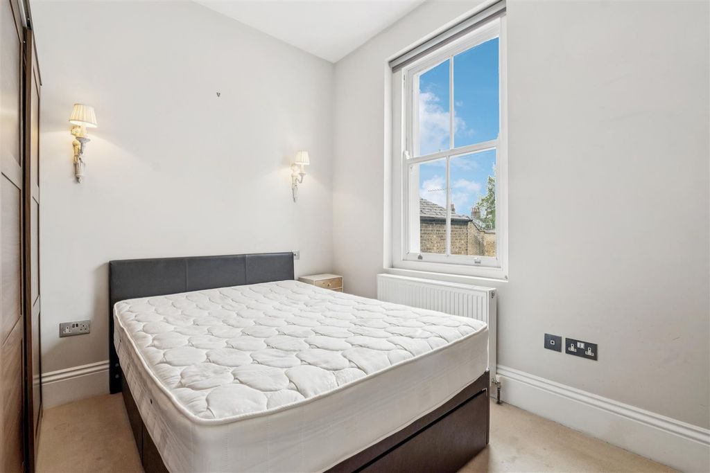 Property photo 2 of 5 Chiswick Lane W4