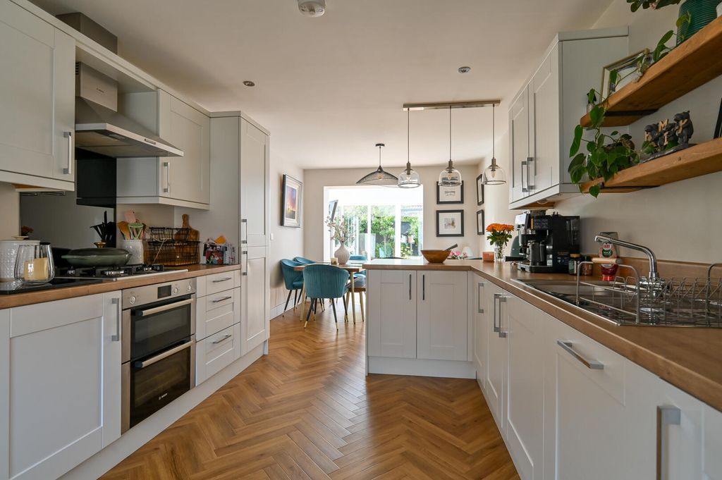 Property photo 3 of 30 Kitchen