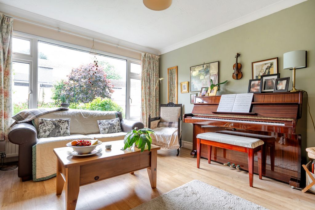 Property photo 2 of 11