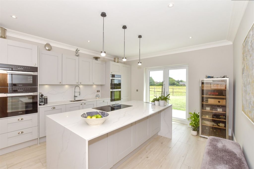 Property photo 2 of 17 Ashdown Kitchen 1