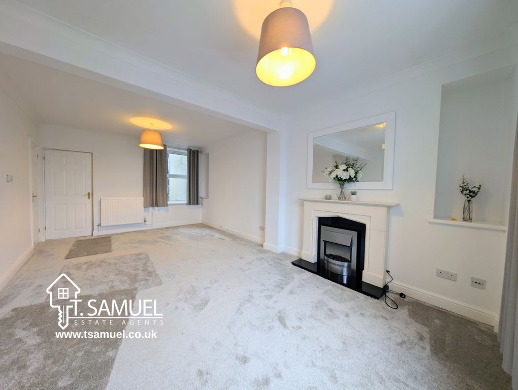 Property photo 3 of 28 Living Room