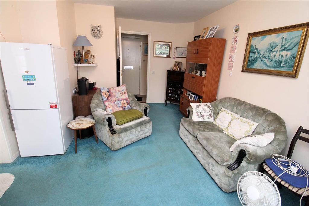 Property photo 3 of 15 Lounge1.Jpg