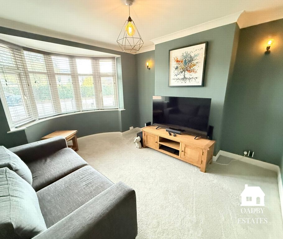 Property photo 3 of 10 Lounge