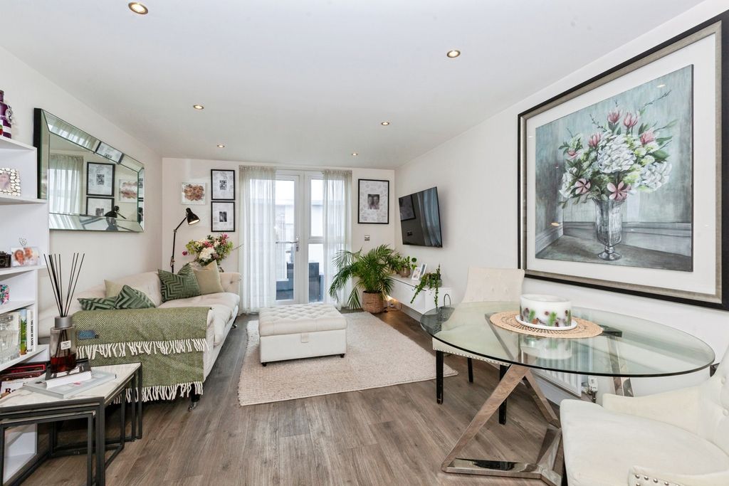 Property photo 3 of 19 Picture 3