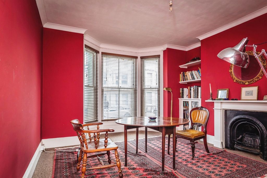 Property photo 2 of 11