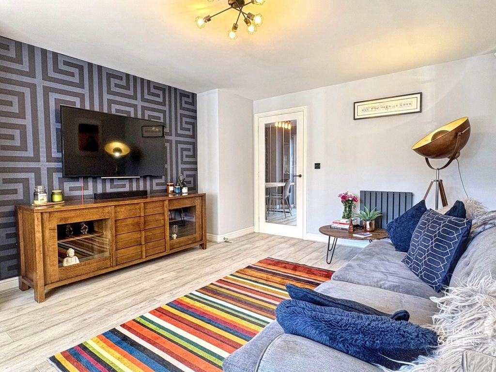 Property photo 2 of 25