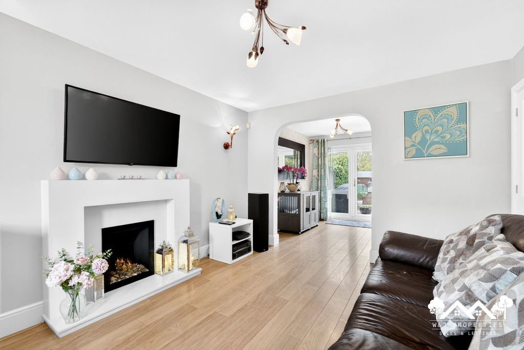 Property photo 2 of 40