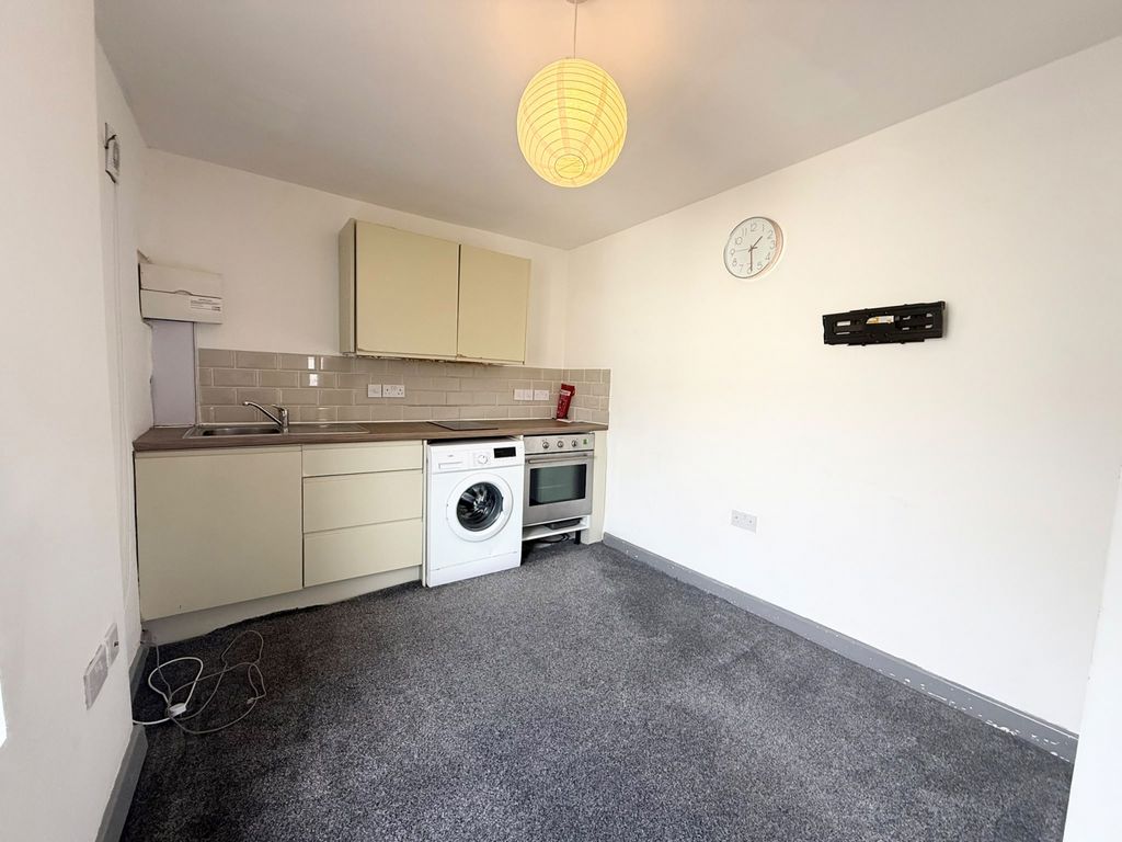 Property photo 1 of 9 1 Bed Flat To Rent Dodworth Road, Barnsley S70