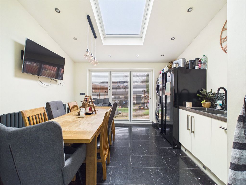 Property photo 1 of 22 Picture No. 04