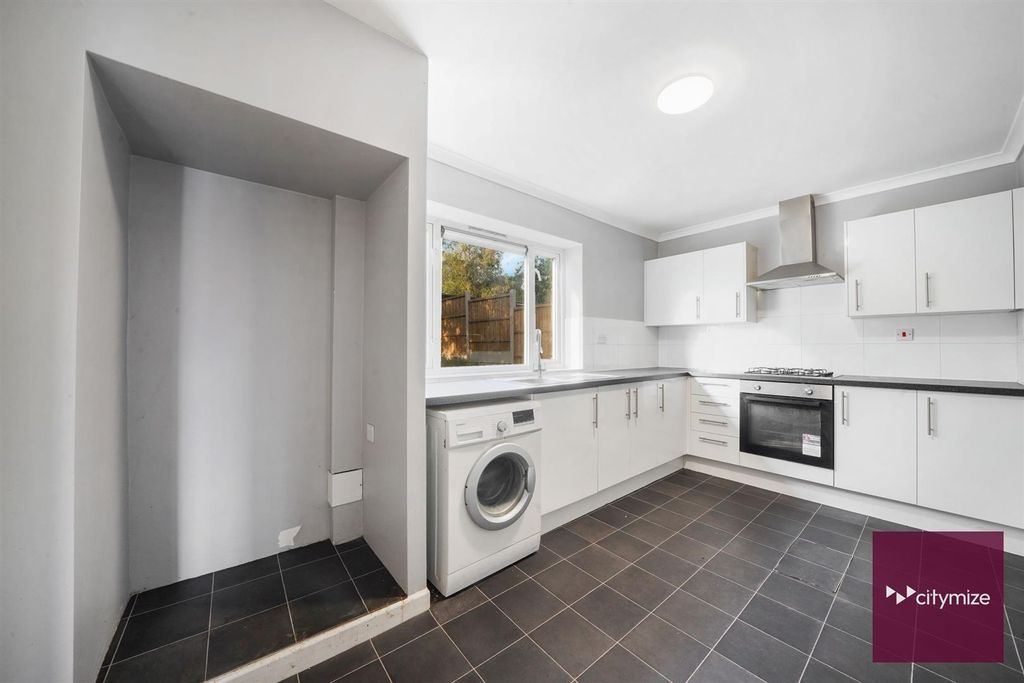 Property photo 1 of 18 Kitchen