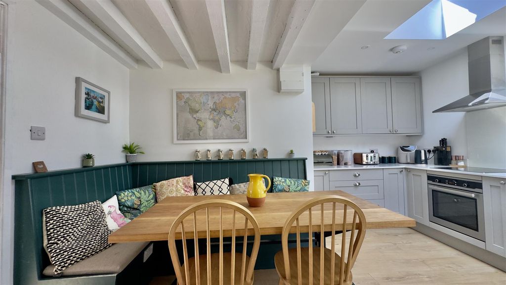 Property photo 1 of 22 Built-In Dining Area
