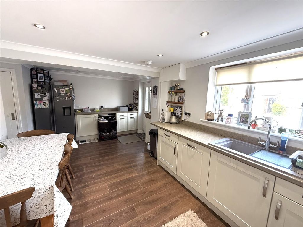 Property photo 3 of 14 Pytchley 3.Jpg