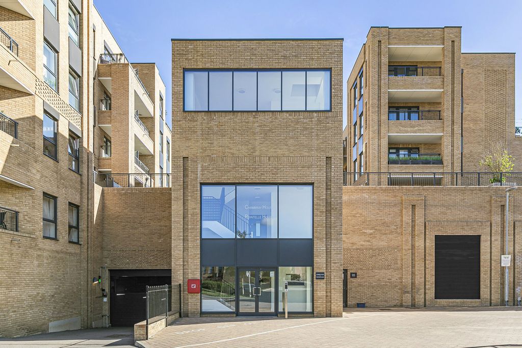 Property photo 2 of 17