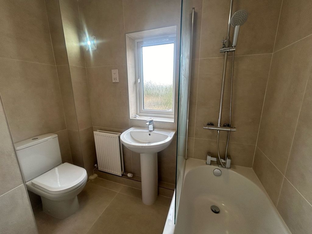Property photo 3 of 9 Bathroom