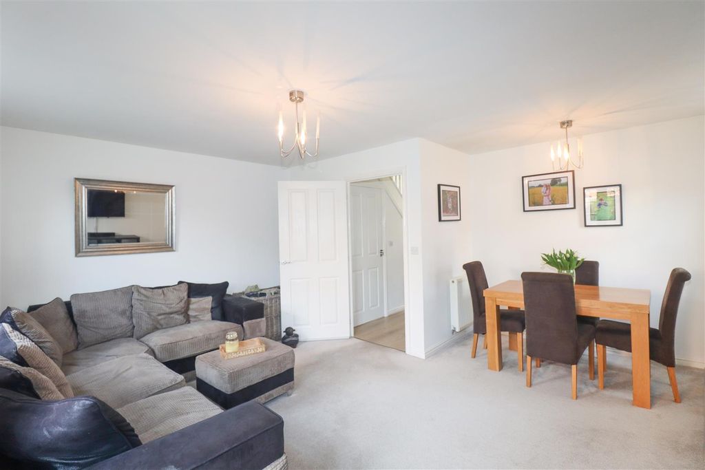 Property photo 2 of 16 Living/Dining Room