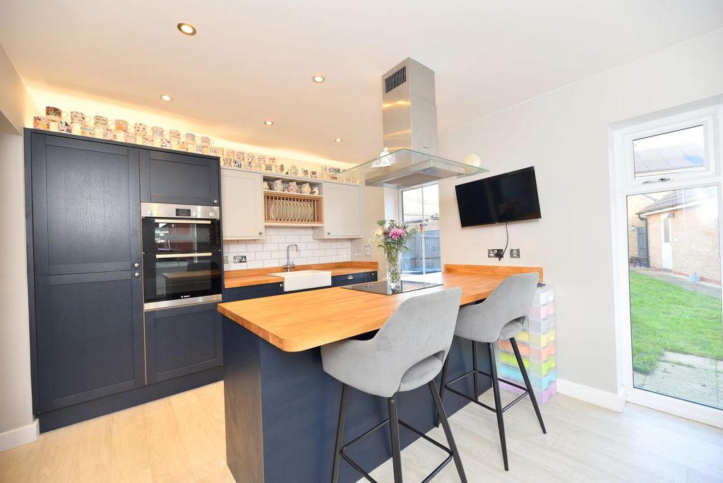 Property photo 2 of 26