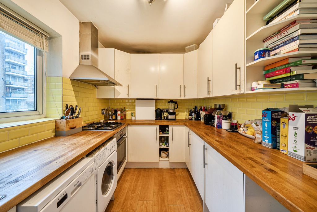 Property photo 3 of 17 Kitchen