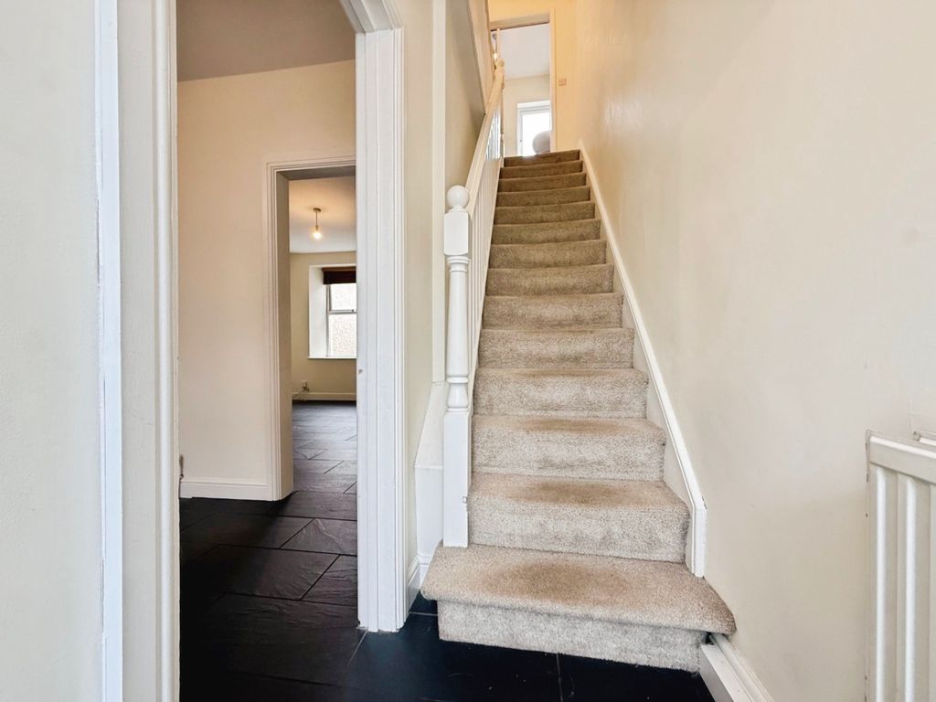 Property photo 2 of 19 4862704