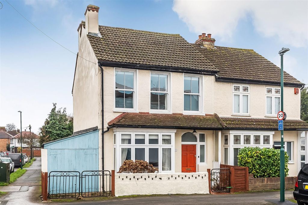 Property photo 1 of 23 1-Sunningdale-Road-23-Copy.Jpg