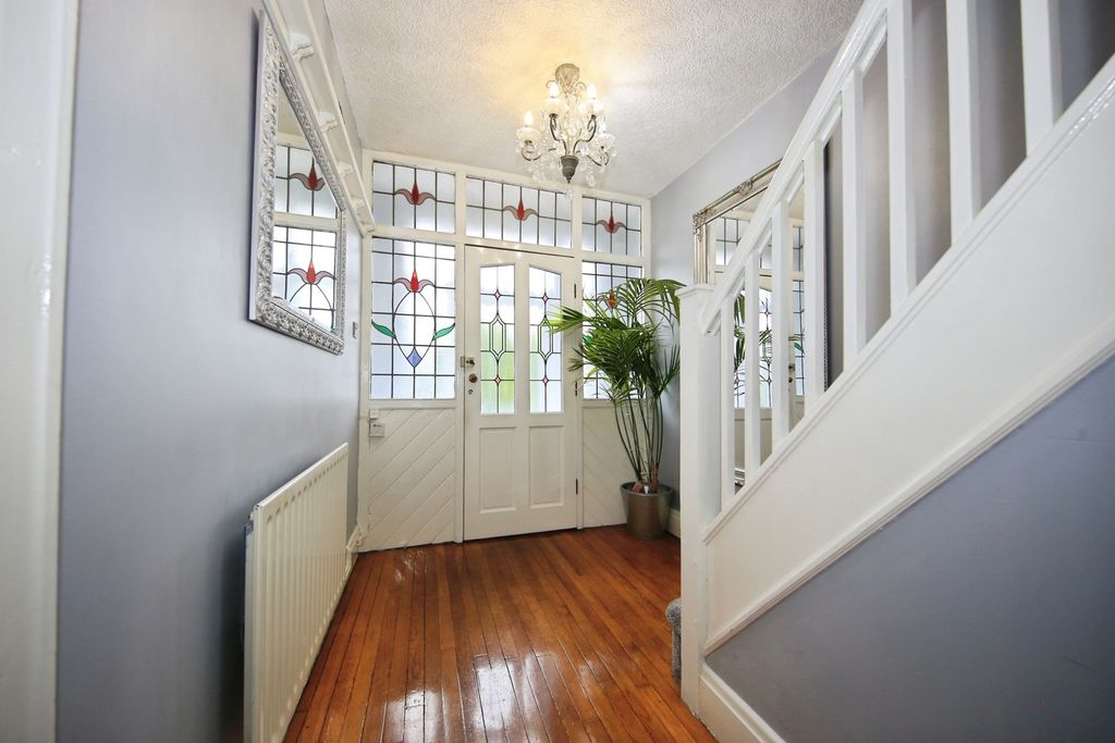 Property photo 2 of 17 Photo