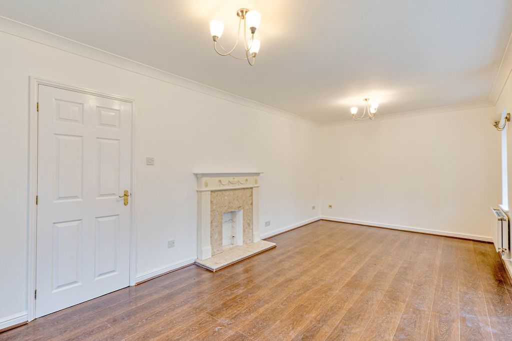 Property photo 2 of 24