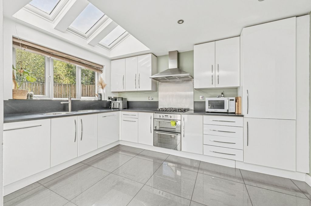 Property photo 2 of 15 Kitchen/Dining Room