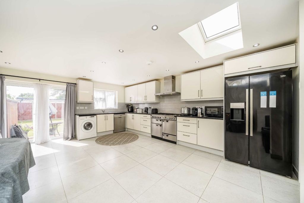 Property photo 3 of 6