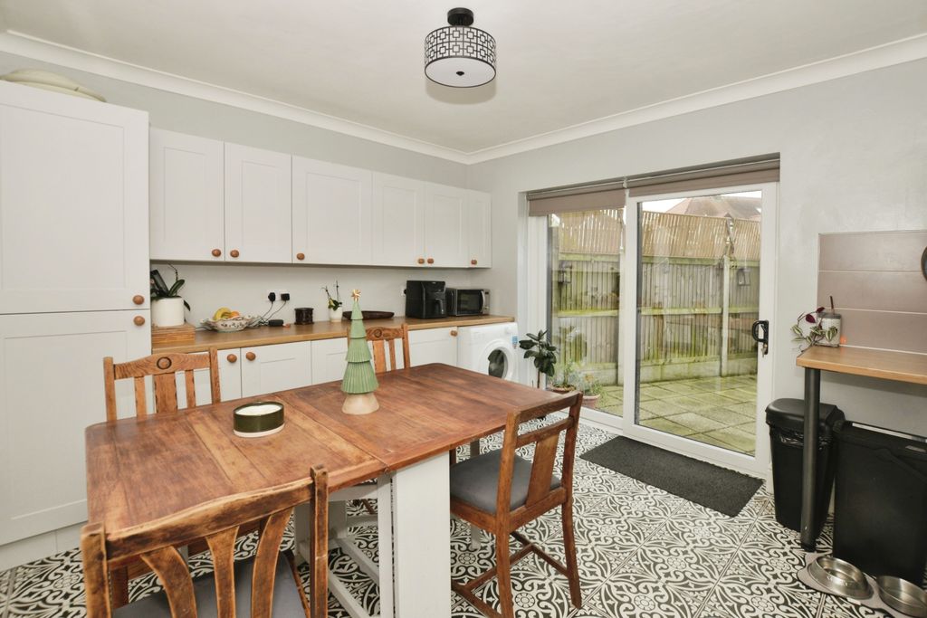 Property photo 3 of 18 Dining Area