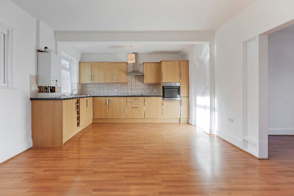 Property photo 2 of 33