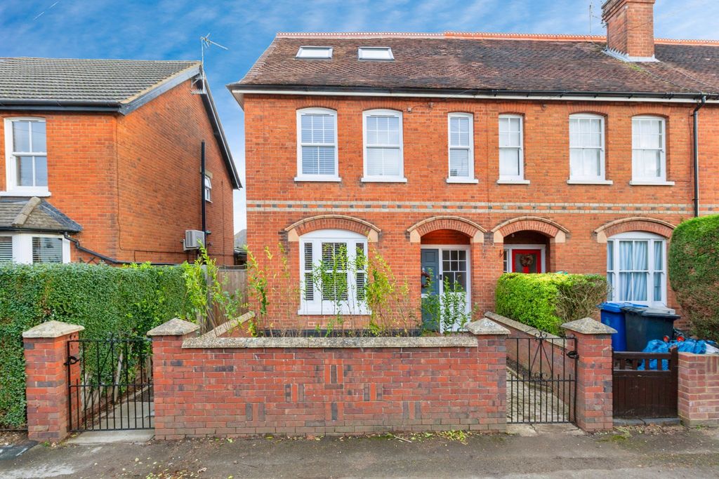 Property photo 1 of 28