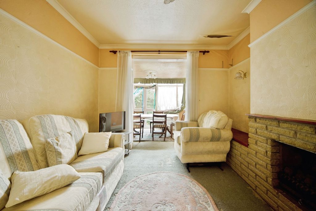 Property photo 3 of 17 Photo