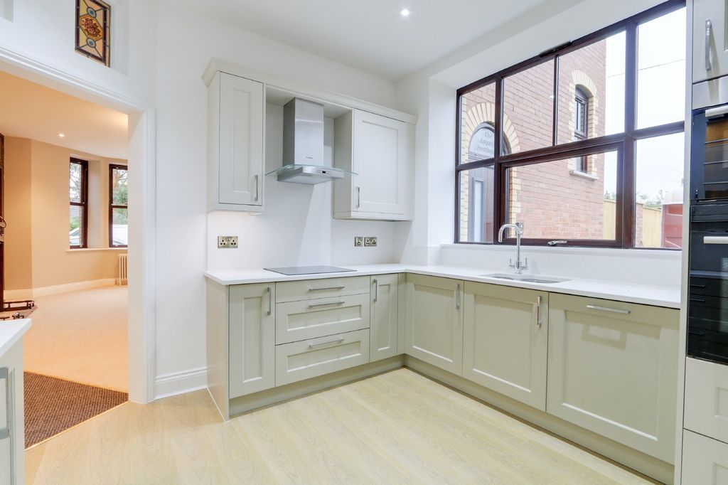 Property photo 2 of 8 Kitchen