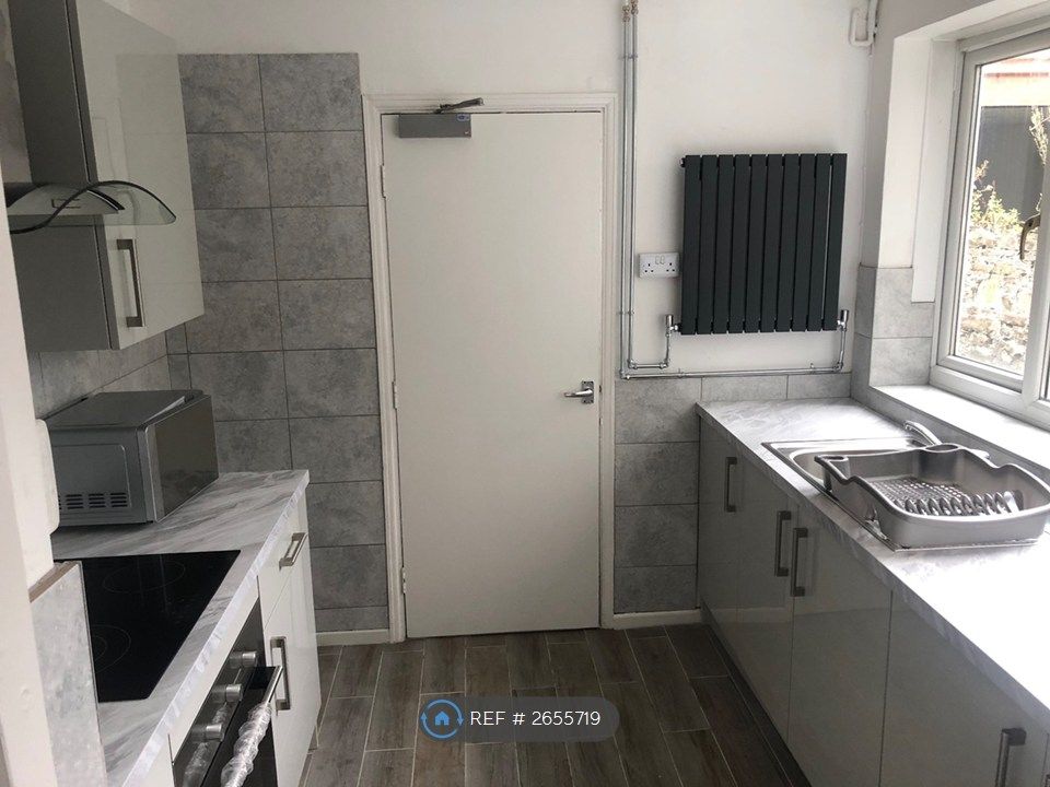 Property photo 2 of 8 Kitchen