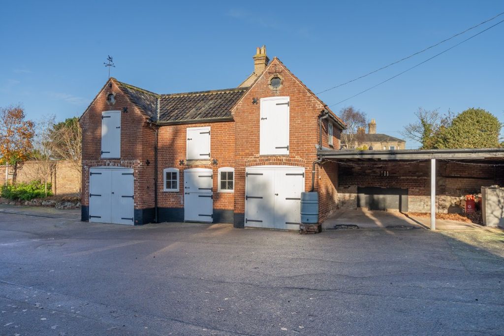 Property photo 2 of 33