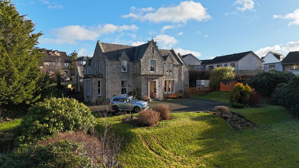 Property photo 1 of 28