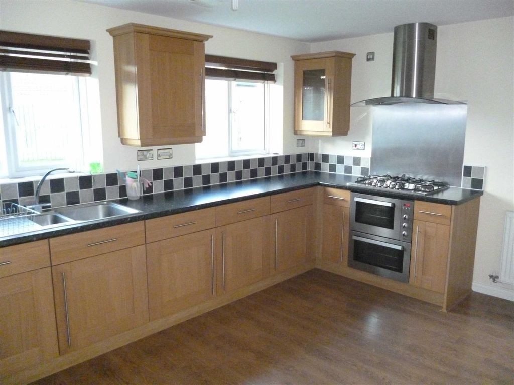 Property photo 2 of 5 Z7Mef13V3Mmavk0Fdguecxf0Bue.Jpg