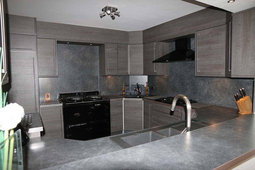 Property photo 2 of 31