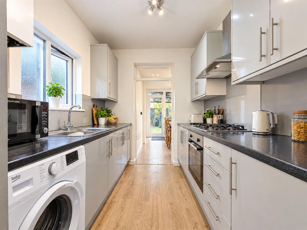 Property photo 1 of 11 Kitchen