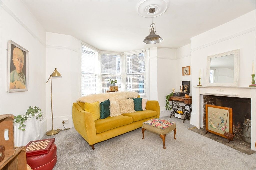 Property photo 1 of 15 Lounge