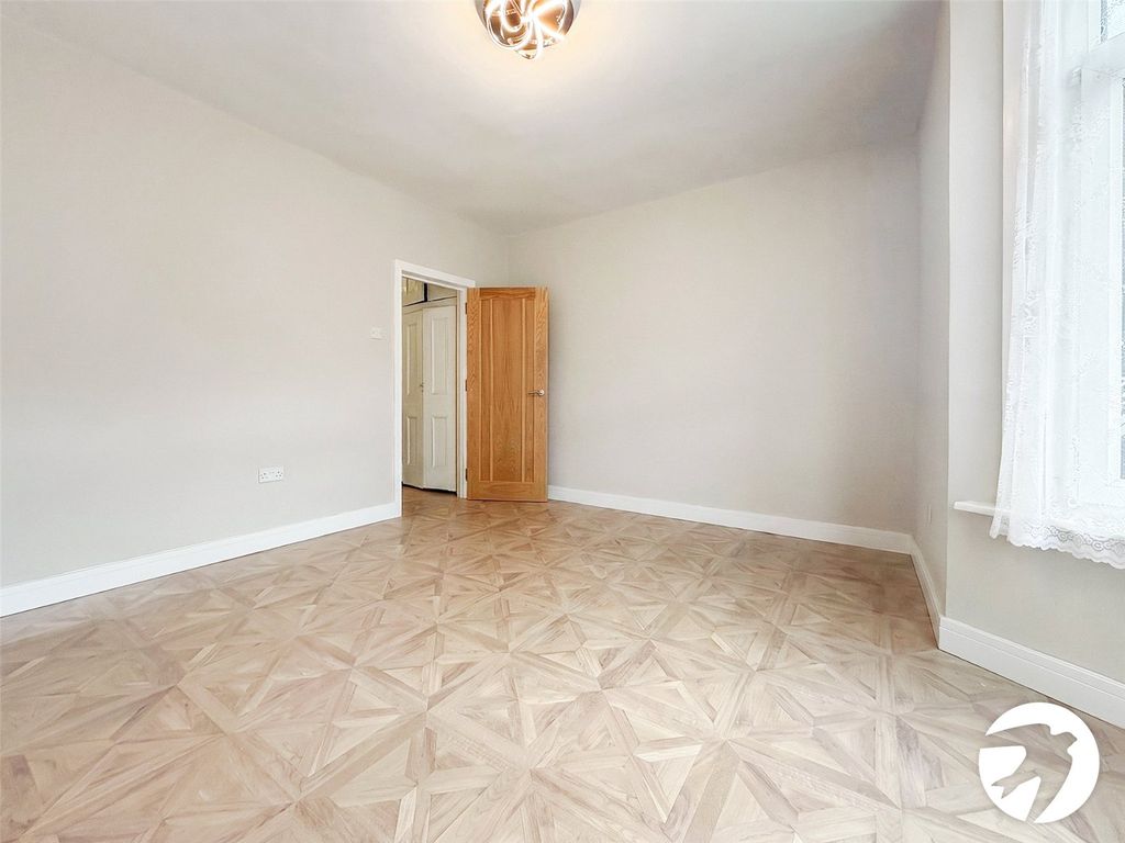 Property photo 3 of 15 Picture No. 02