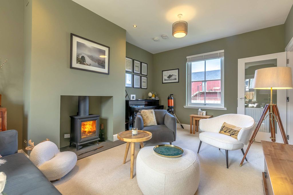 Property photo 2 of 34