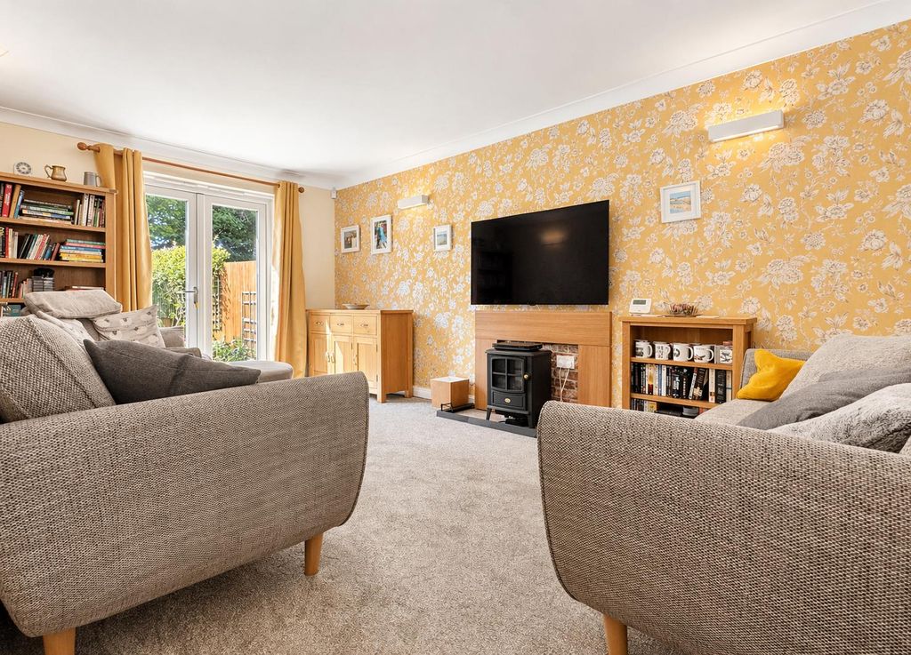 Property photo 2 of 22 79872833-3164-4F04-9E82-528C2Ac27A83.Png