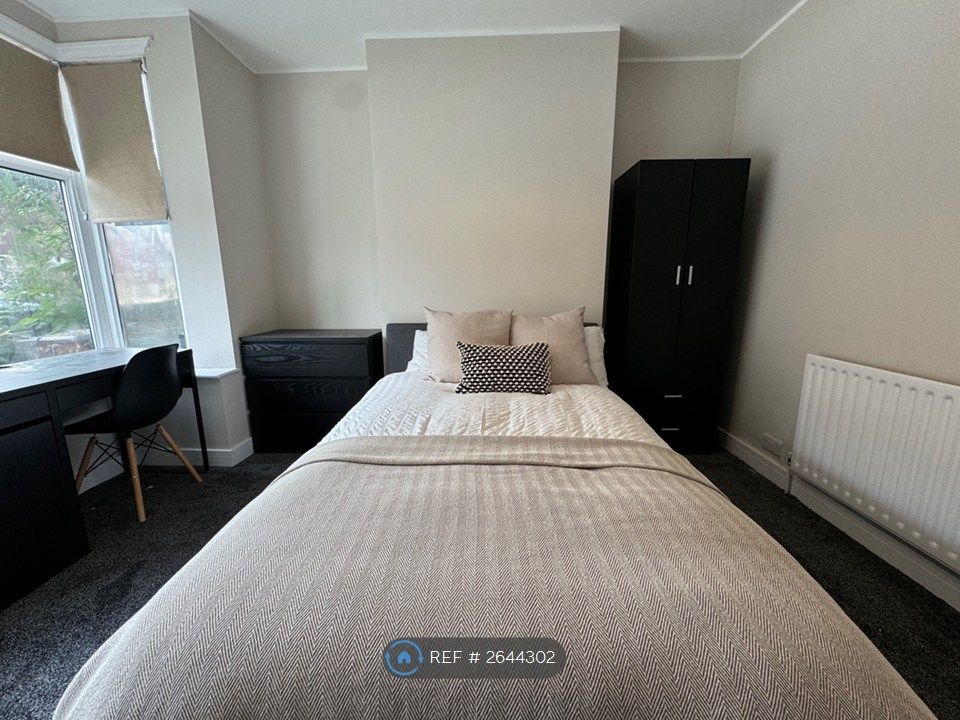 Property photo 1 of 16 Bedroom 1