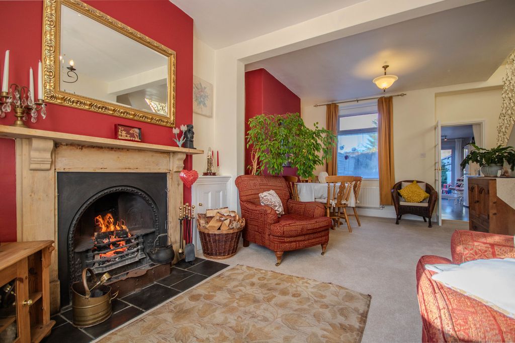 Property photo 2 of 27