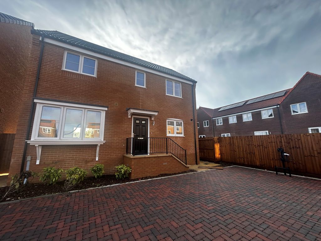 Property photo 1 of 2 Front