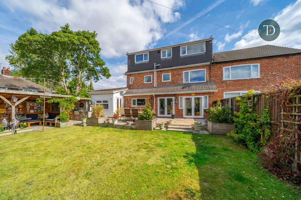 Property photo 2 of 40