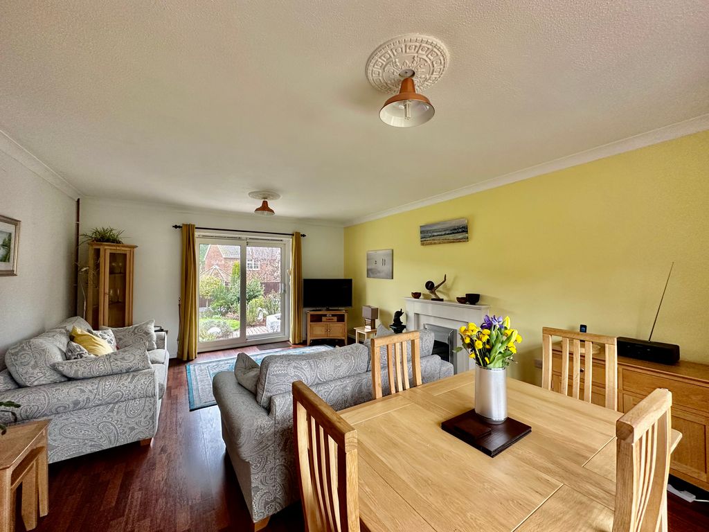 Property photo 2 of 28